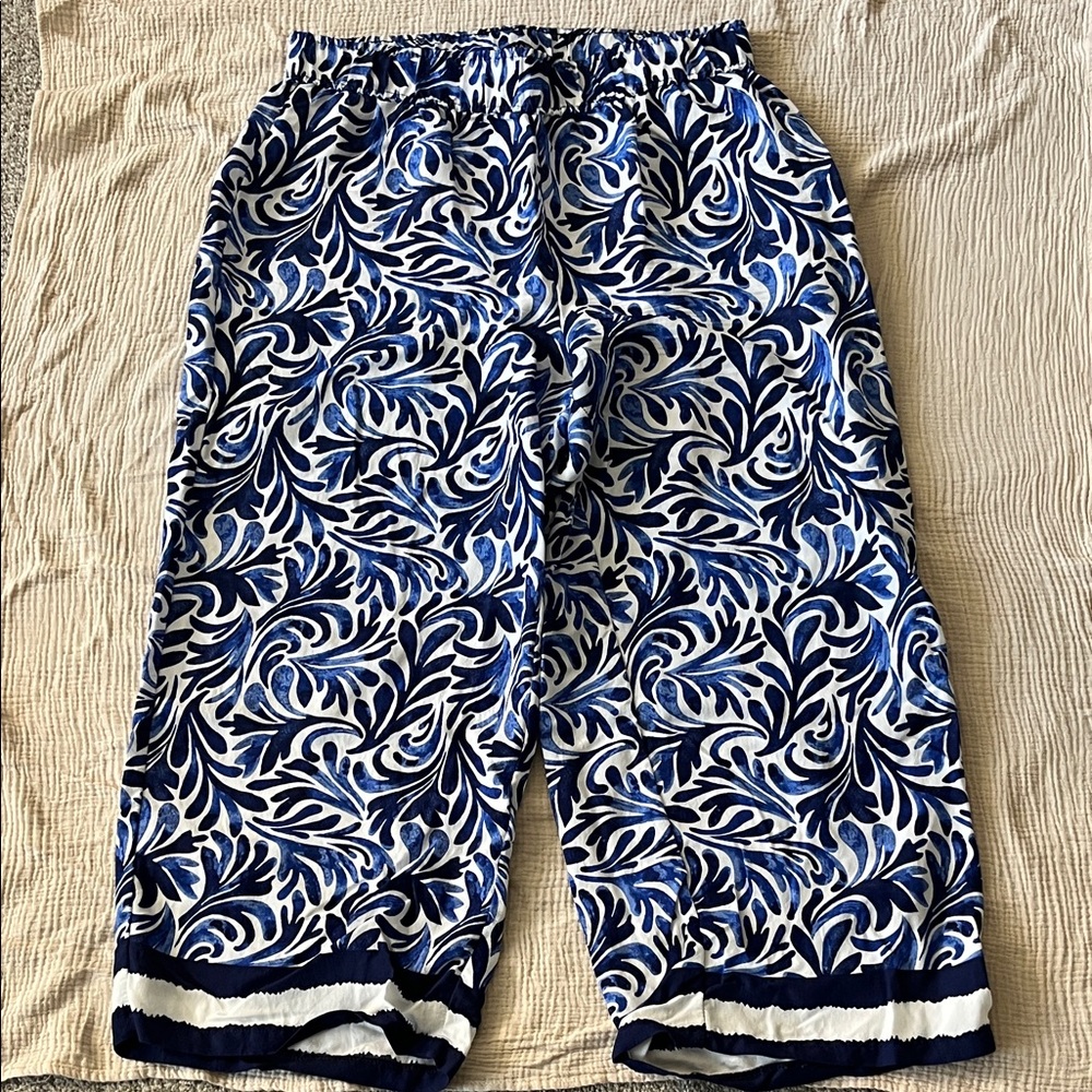 🎉5/$25 Flowy lightweight short pants- Elastic Waist